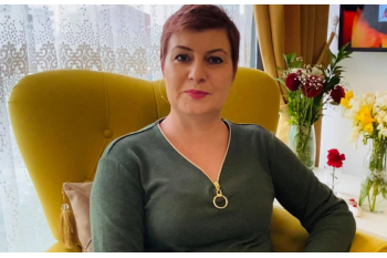 «Облить ее бензином и поджечь!»: таджикской писательнице Шахзоде Назарзода в соцсетях угрожали убийством